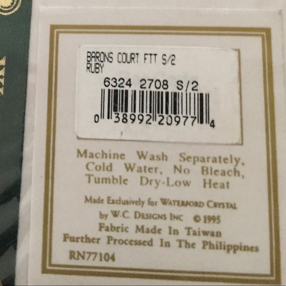 NWT Waterford set of 2 fingertip towels 14x20 ruby - Picture 4 of 6